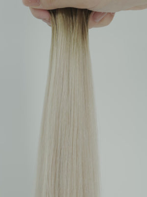 R18/60 rooted dunkelnaturblond asch & aschblond, rooted R18/60 dark natural ash blonde & ash blonde, rooted R18/60 blond foncé naturel cendré & blond cendré